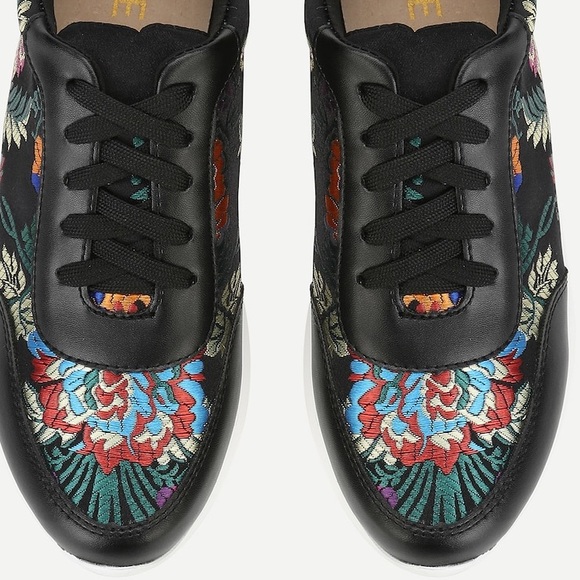 🆕Low top embroidered floral sneakers - Picture 2 of 5